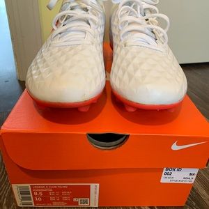 Nike Legend 8 Club FG/MG soccer cleats